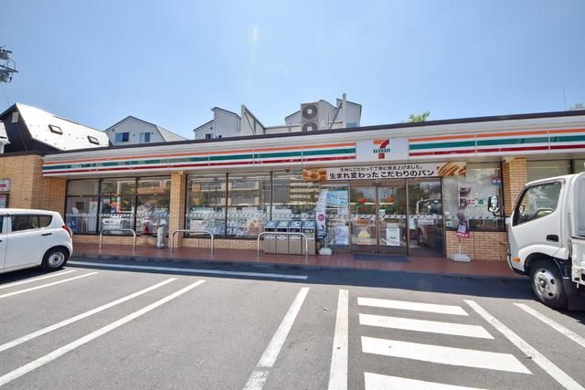 コンビニ　セブンイレブン（コンビニ）まで130m