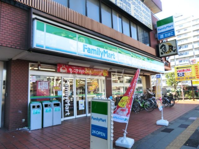 コンビニ　ファミリーマート北綾瀬駅前店（コンビニ）まで317m
