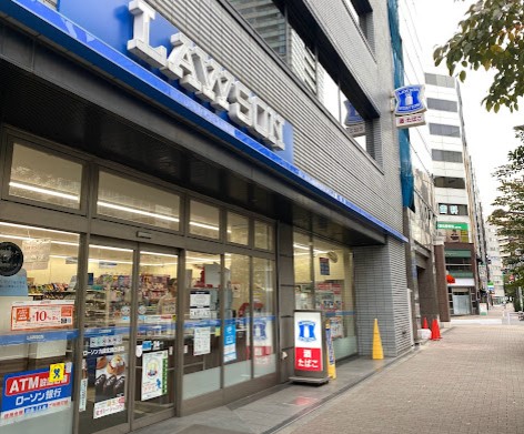 コンビニ　ローソン九段北目白通店（コンビニ）まで94m