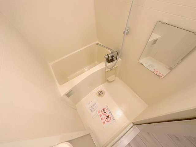 バス・シャワールーム　広めのお風呂は一日の疲れを癒してくれます。