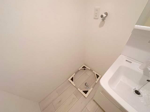 その他設備　嬉しい室内洗濯機置場。これで洗濯機も長持ちしますね。