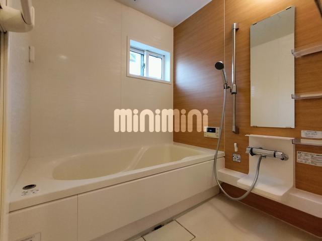 バス・シャワールーム　一坪タイプのお部屋で広々してます。