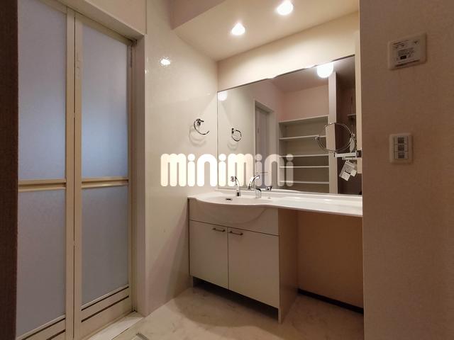 洗面設備　ホテルのようなオシャレな洗面台です。