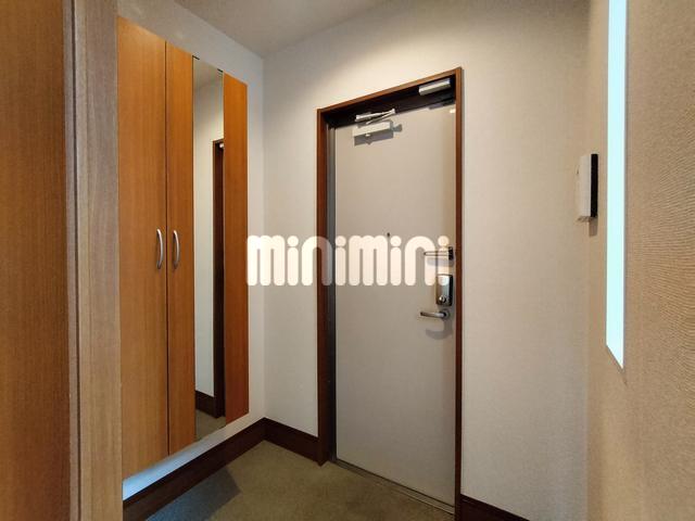 玄関　靴も多く収納できてありがたいです。