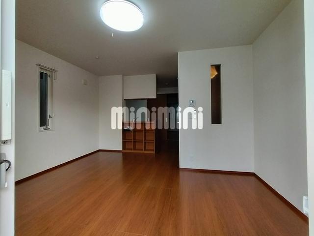 居室・リビング　南向きで日当たり良好なリビングです。