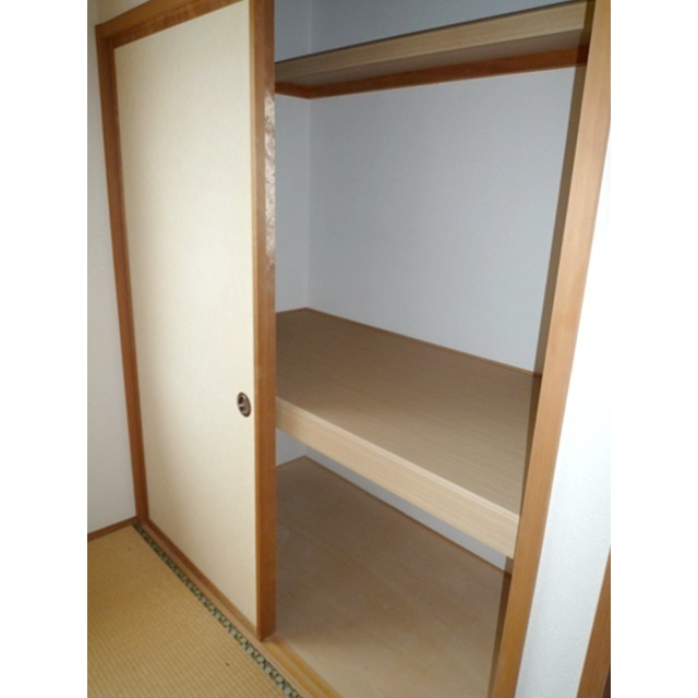 収納　押入