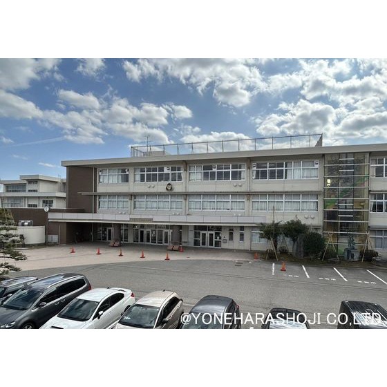 小学校　高岡市立戸出西部小学校（小学校）まで507m