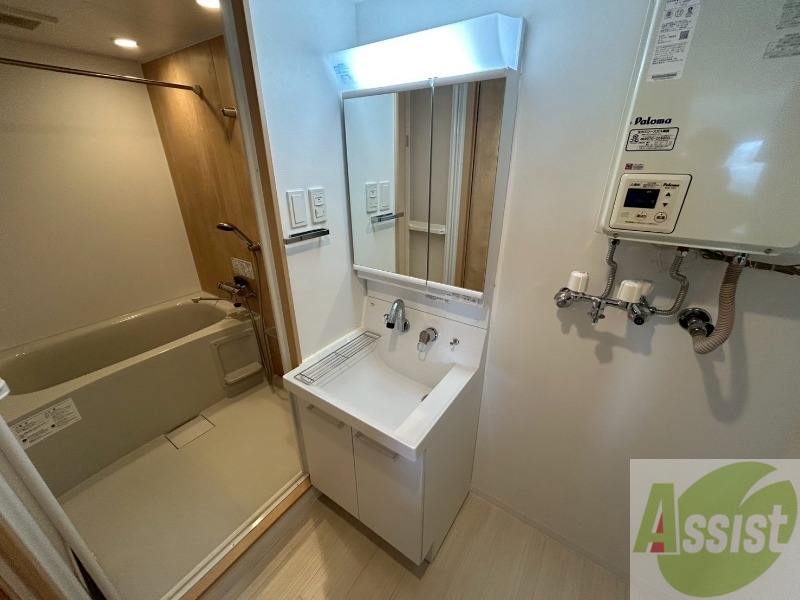 洗面設備　お洒落な独立洗面化粧台になっておりました！