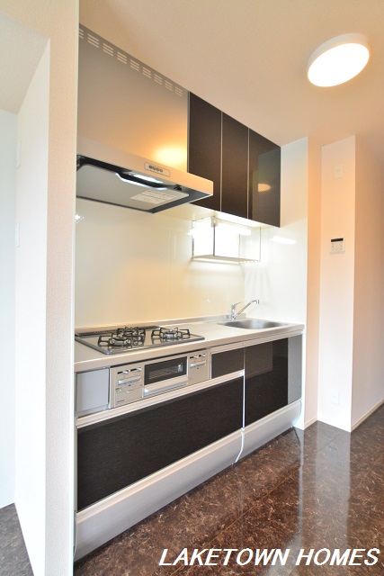 キッチン　３口グリル付のシステムキッチンです。