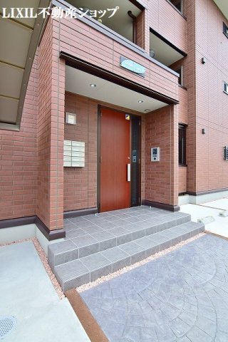 エントランス　オートロック付のエントランスです。