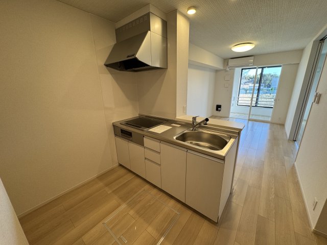 キッチン　システムキッチン（同型）