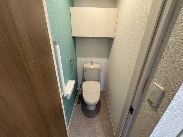 トイレ　シャワー付き暖房便座（同型）