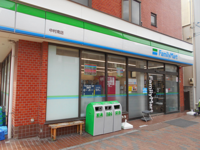 コンビニ　ファミリーマート中村南店（コンビニ）まで140m