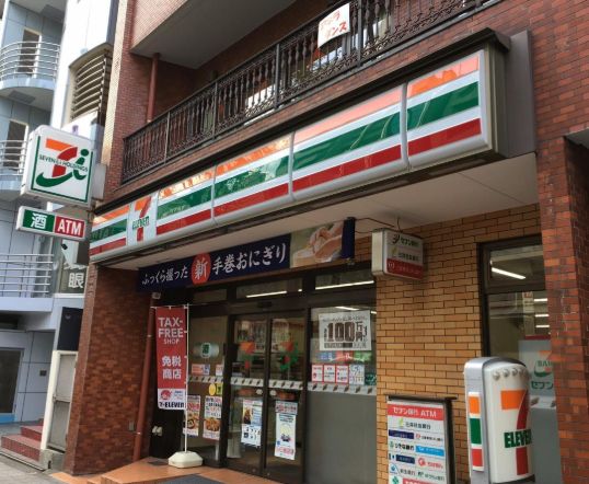 コンビニ　セブンイレブン台東蔵前3丁目店（コンビニ）まで213m