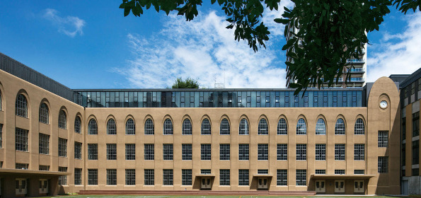 小学校　千代田区立九段小学校（小学校）まで131m