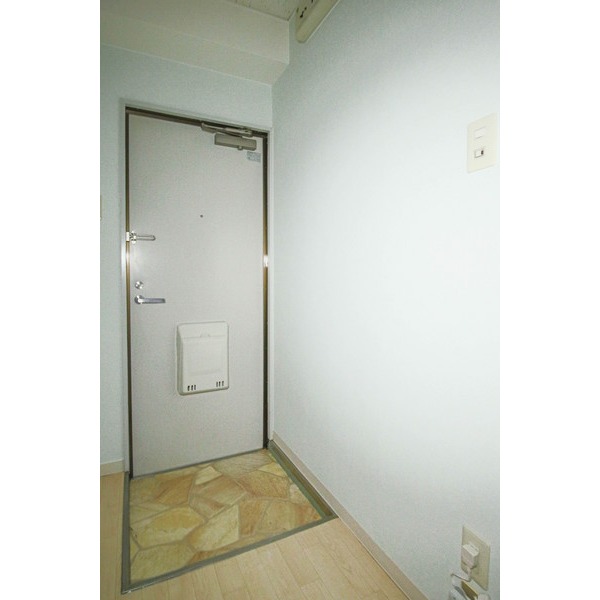 玄関　同じ建物の別のお部屋