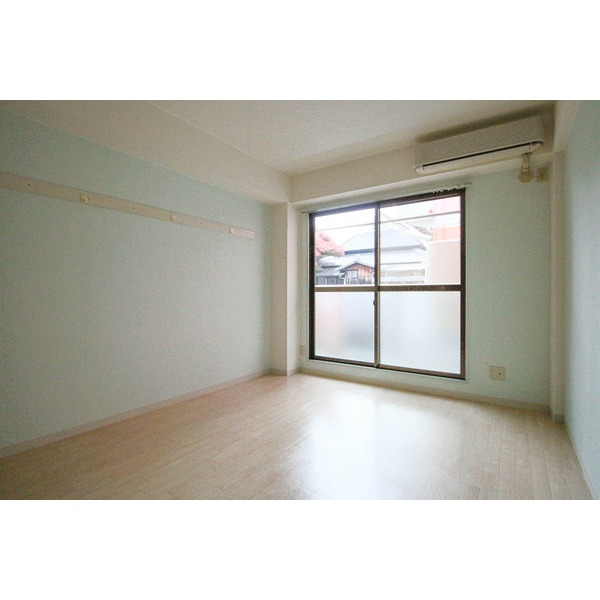 居室・リビング　同じ建物の別のお部屋