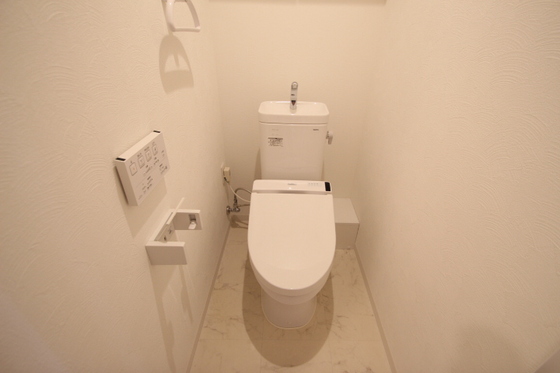 トイレ　※他号室の写真です