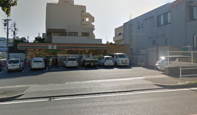 コンビニ　セブンイレブン（コンビニ）まで270m