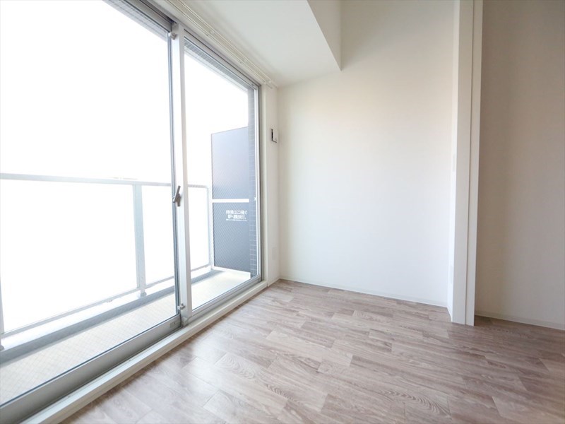 バルコニー　洋室3.7帖　エアコン完備　クローゼット付　バルコニー