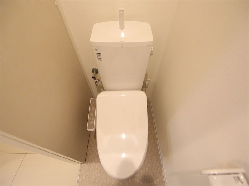 トイレ　温水洗浄暖房便座付トイレ