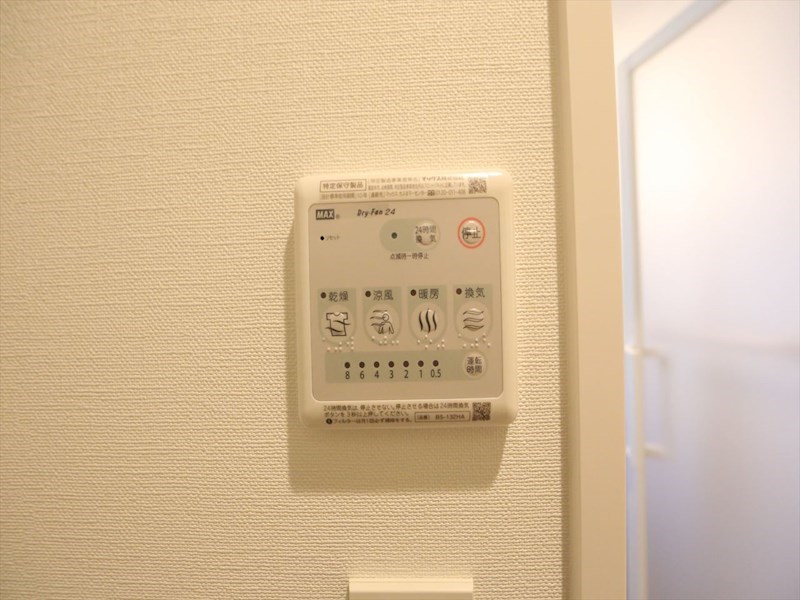 その他設備　浴室暖房乾燥機付き