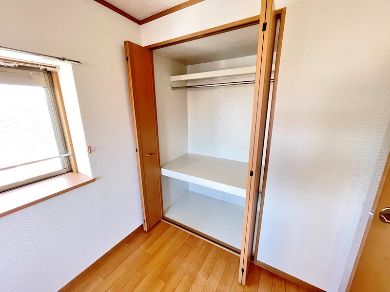 収納　※写真は反転、間取りは正位置、設備新旧・仕様変わる可能性があ