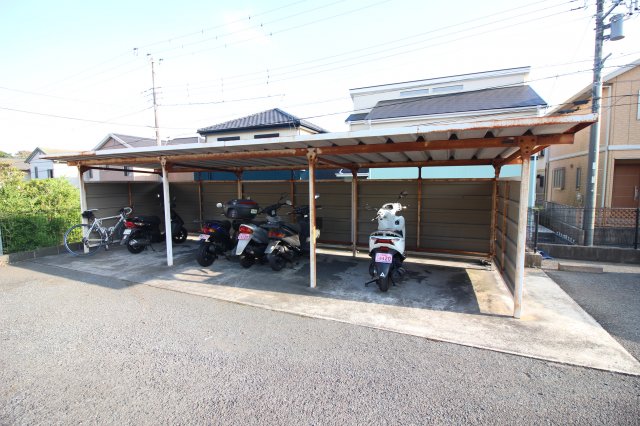 その他共有部分　屋根付きの駐輪場です！