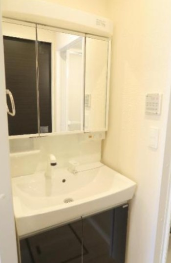 洗面設備　朝の支度にいかがでしょうか。