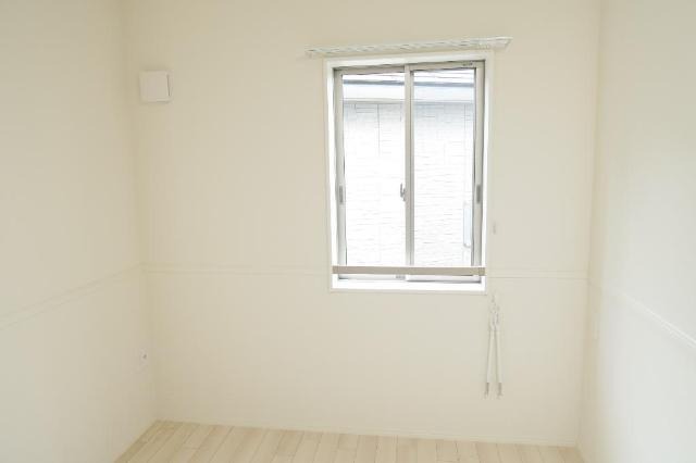 その他部屋・スペース　こちら寝室にいかがでしょうか。