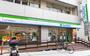 コンビニ　ファミリーマート新宿戸塚警察署前店（コンビニ）まで303m