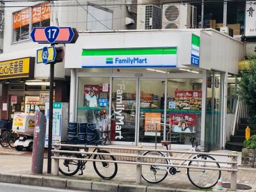 コンビニ　ファミリーマート 白山五丁目店（コンビニ）まで182m