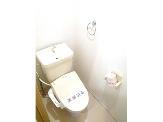 トイレ　温水洗浄便座