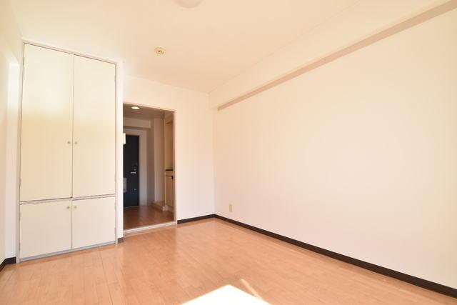 居室・リビング　約７．５帖の洋室です♪