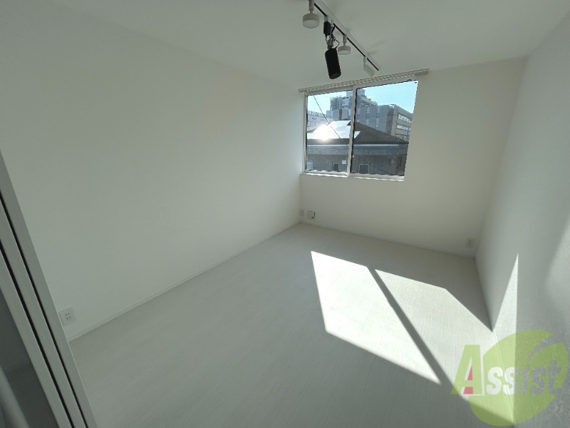 その他部屋・スペース　３階には寝室用のお部屋がございます。広さは６．１帖です。