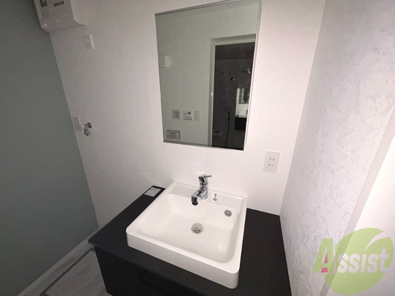 洗面設備　独立洗面台もございます。朝の支度はここで済ませましょう。