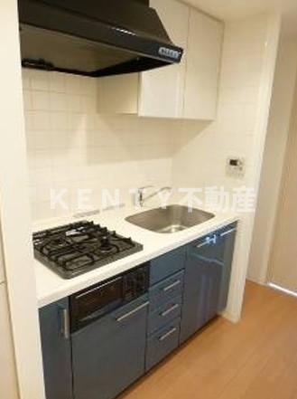 キッチン　収納スペース豊富です