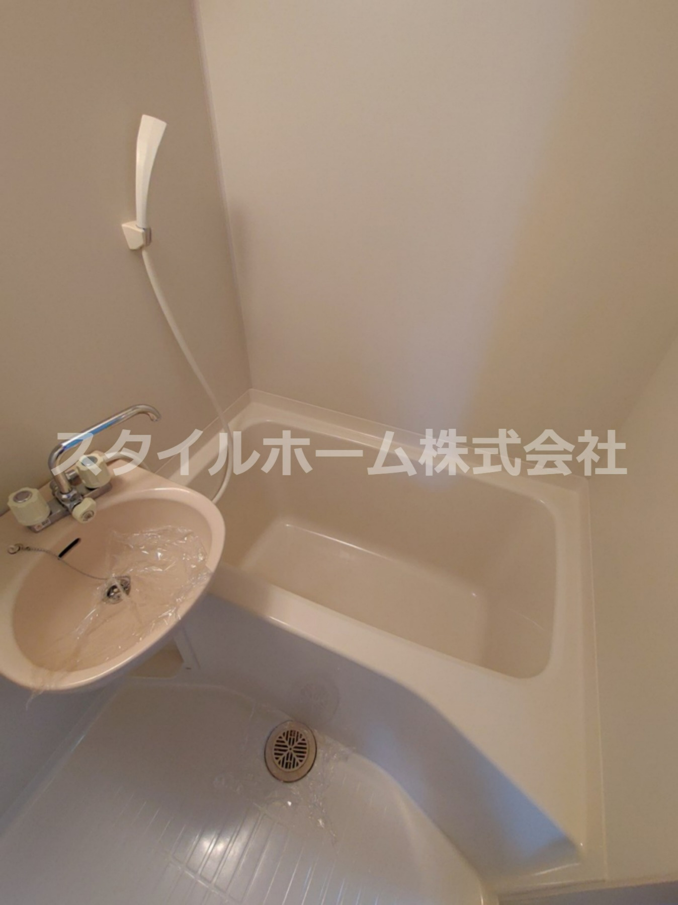 バス・シャワールーム　別部屋写真です。