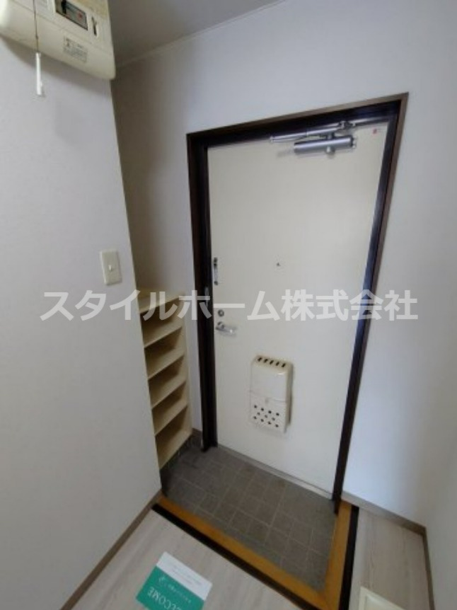 玄関　別部屋写真です。