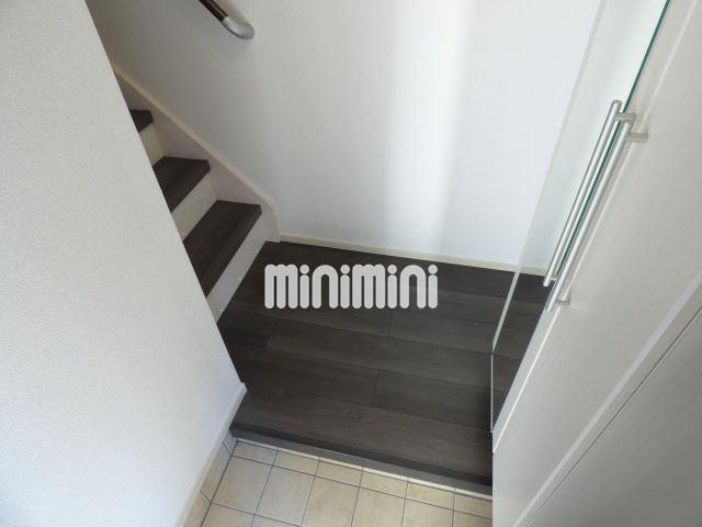 玄関　下駄箱付き、玄関です。