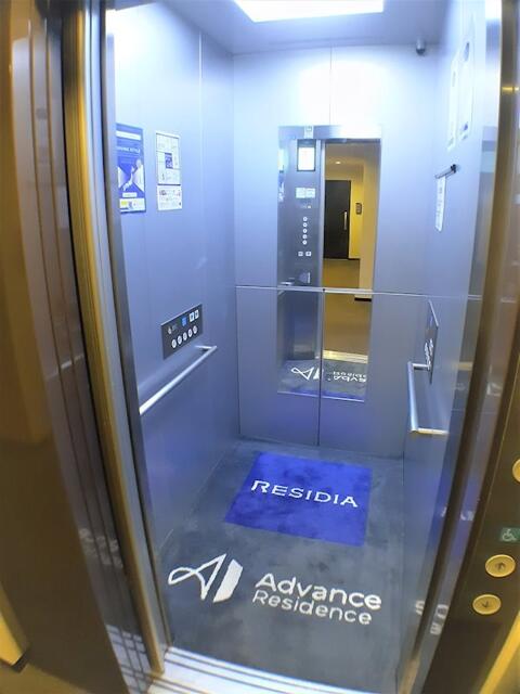 玄関　エレベーター