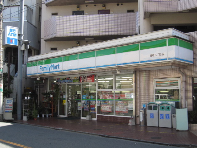 コンビニ　ファミリーマート（コンビニ）まで300m