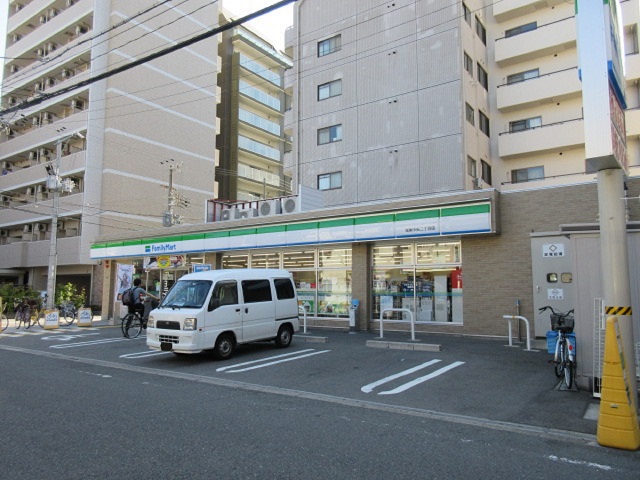コンビニ　ファミリーマート（コンビニ）まで200m