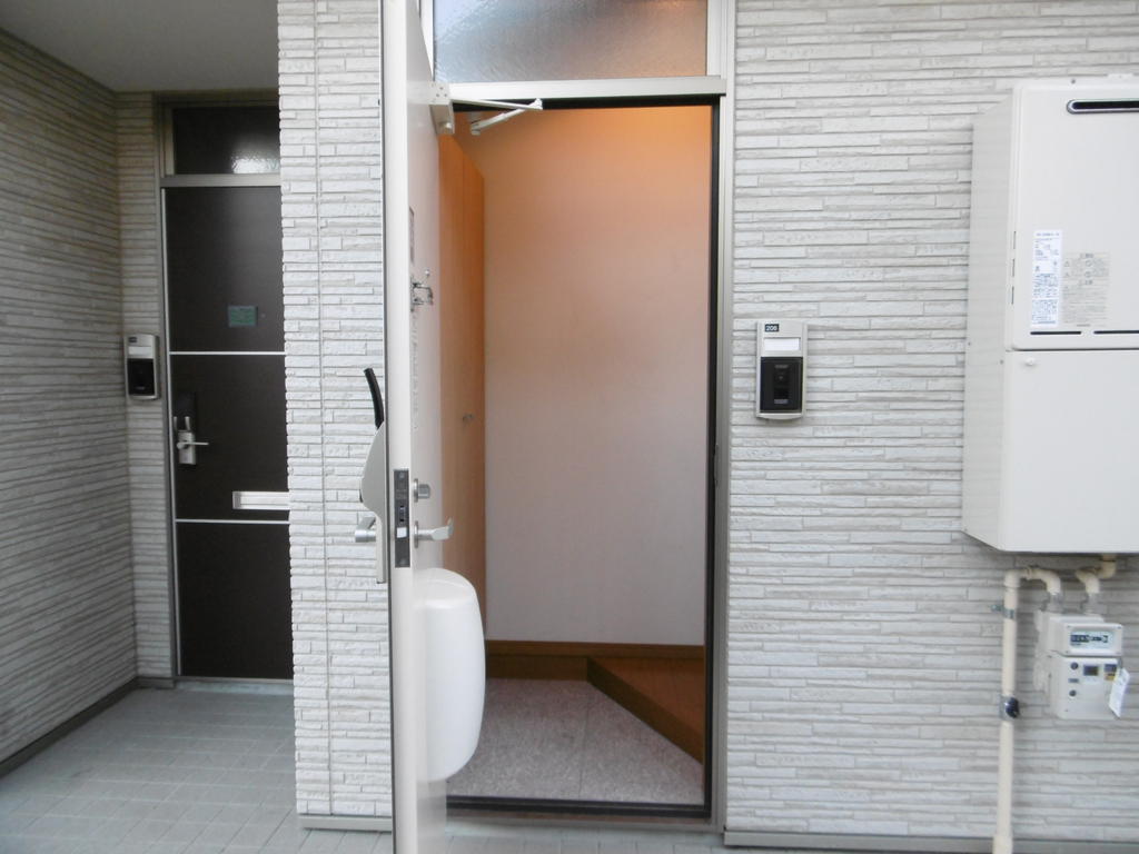 玄関　※内観写真・動画・パノラマは同施工会社同タイプ間取りのもの