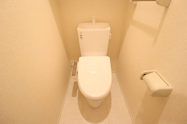 トイレ　温水洗浄暖房便座