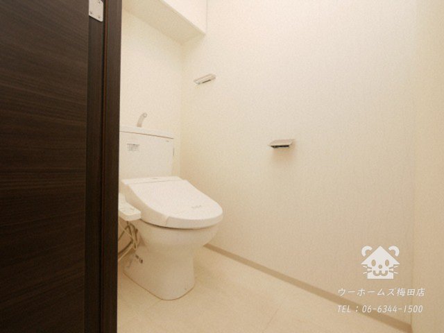 トイレ　落ち着いた色調のトイレです