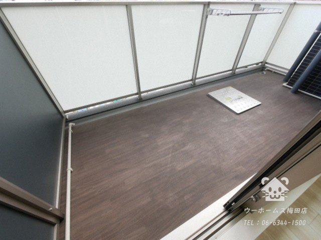 バルコニー　暖かな日差しのふりそそぐバルコニー