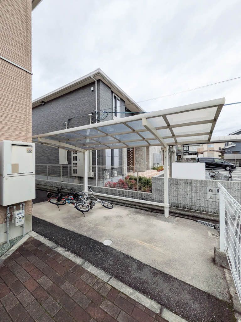 建物外観　駐輪場