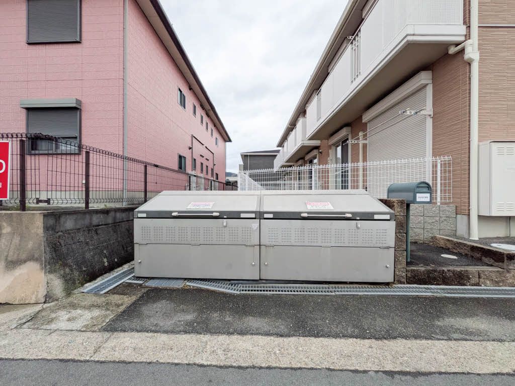 建物外観　ゴミ庫
