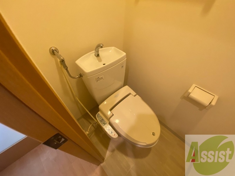 トイレ　ウォシュレット機能がついたトイレ。安心して使用できますね。